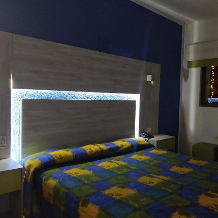 Hotel Gilbert メキシコシティ エクステリア 写真